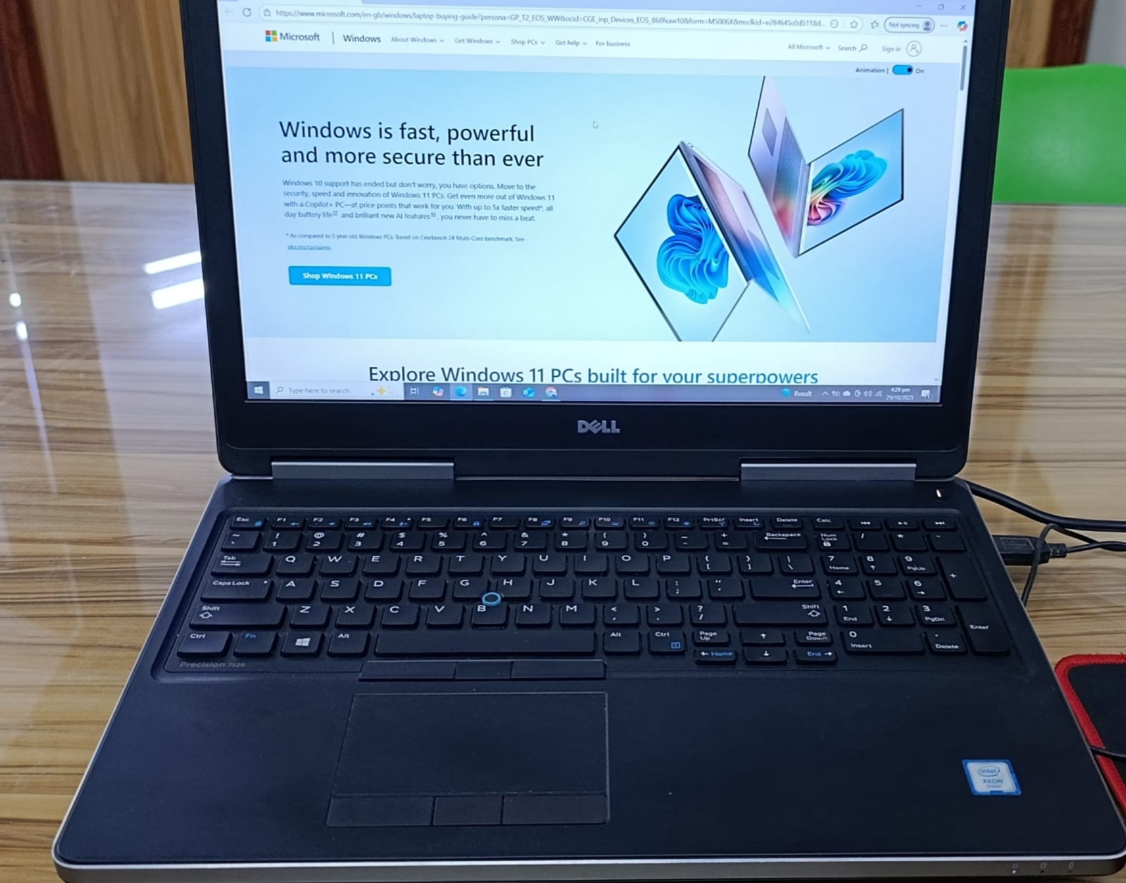 Dell Precision 7520 - Image 4